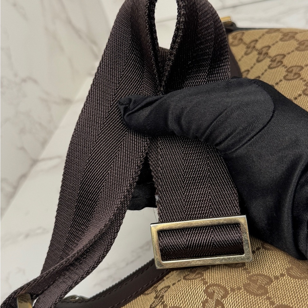 Gucci halfmoon  Monogram Crossbody Bag - Picture 10 of 16